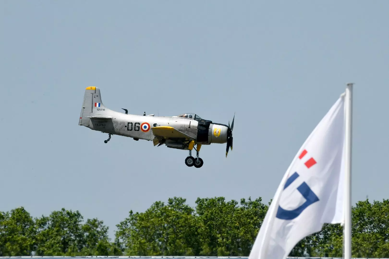 Douglas AD 4N Skyraider